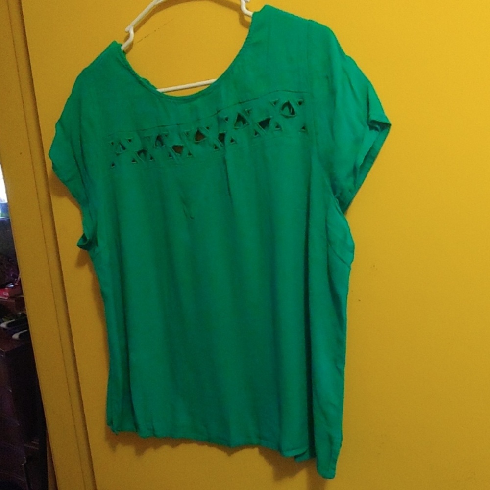 Short Sleeve Blouse With Cut Outs In Kelly